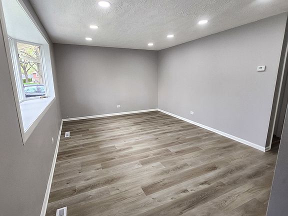 3rd image of 1730 Kingston Cir