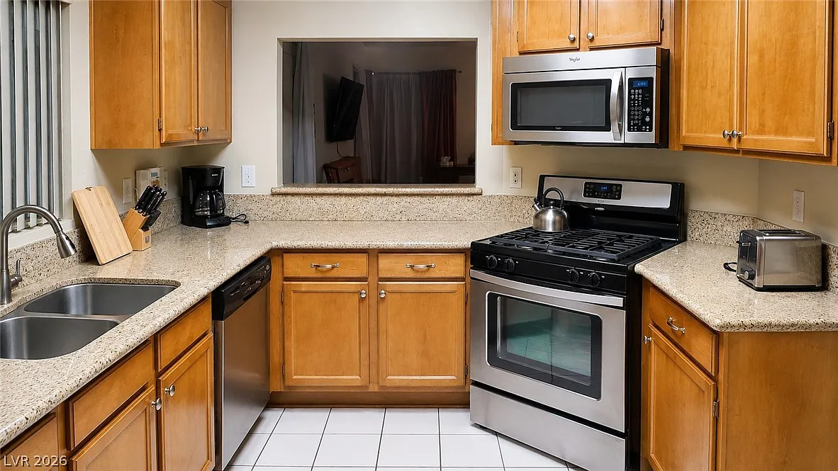 2 bed, 2.0 bath, 1135 sqft, $2,075 — Photo 3