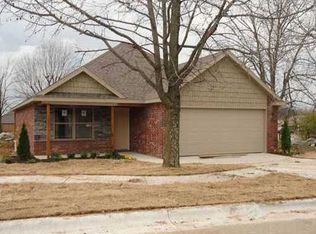 128 Granada St, Fayetteville, AR 72703