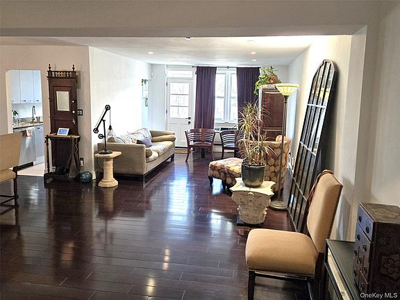 2nd image of 210 E Broadway #1H