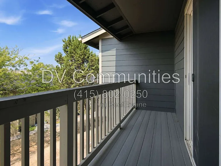 389 NE 10th St #22 — Photo 11