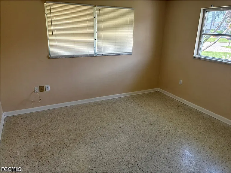 3709 SE 17th Pl — Photo 10