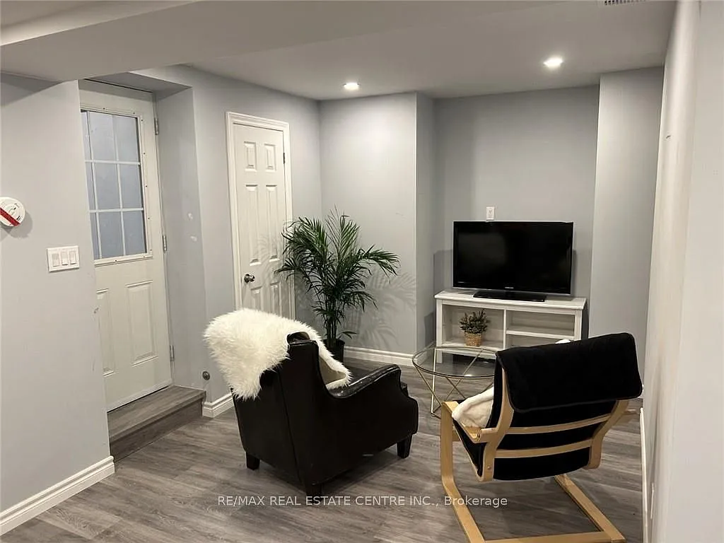 2 bed, $1,899 — Photo 4