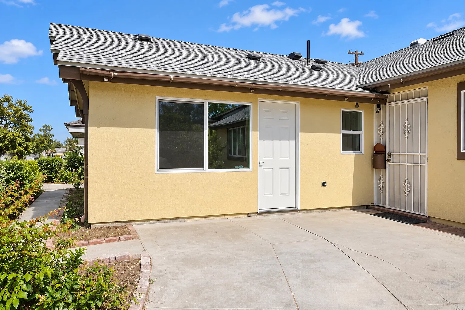 Studio, 430 sqft, $2,000 — Photo 1
