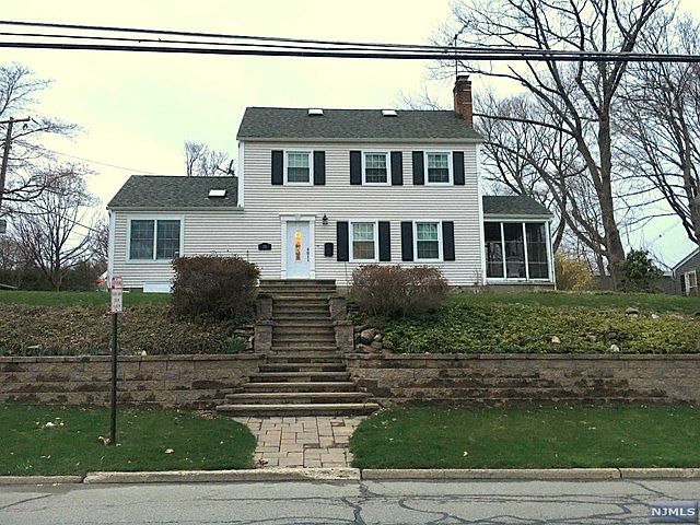 1st image of 70 Ryerson Ave