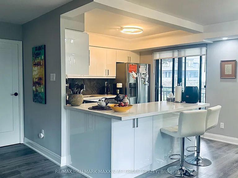 15390 Yonge St #201 — Photo 9