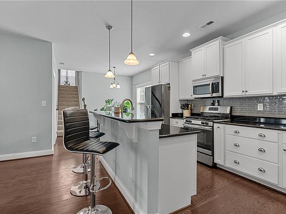 5th image of 3308 Patrick Henry Dr