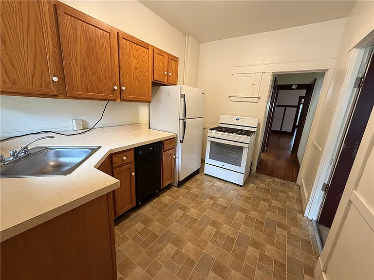 5730 Howe St #1 — Photo 15
