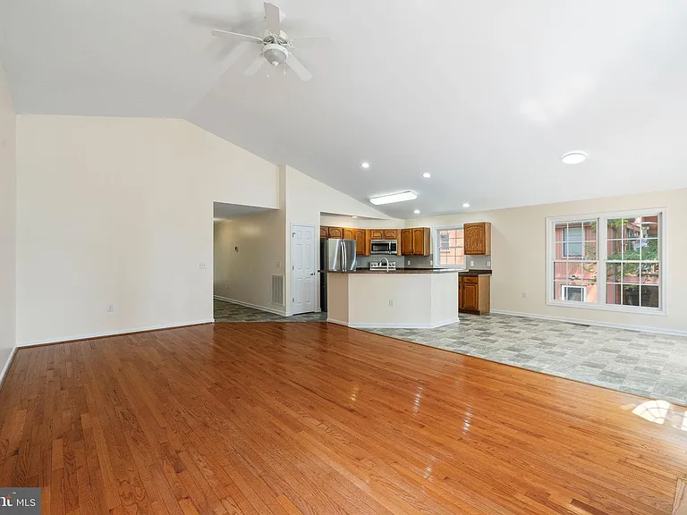 686 Lake Caroline Dr — Photo 9