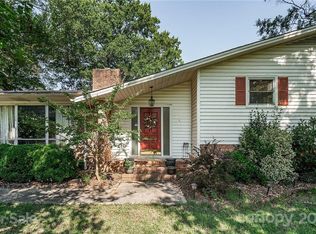 1900 Shoshone Ct, Charlotte, NC 28214