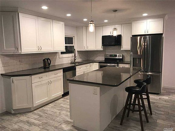 2nd image of 18 Gamay Ct