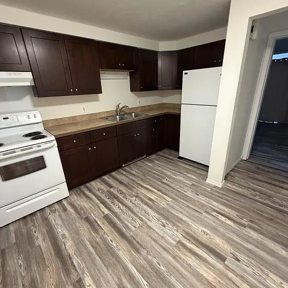 1661 Lund Ave — Photo 6