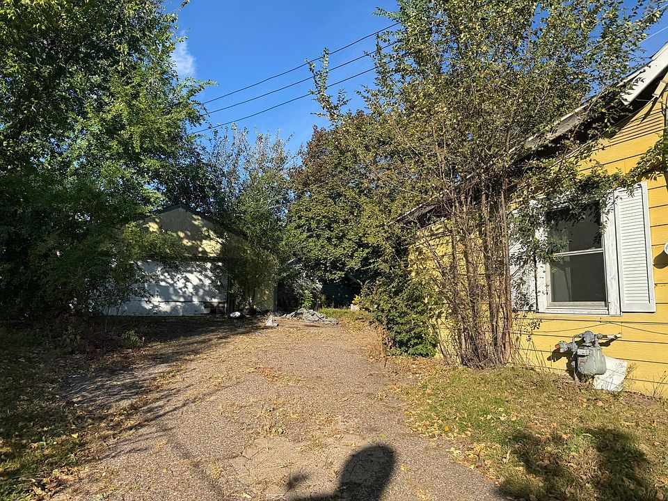 1st image of 2220 2nd St