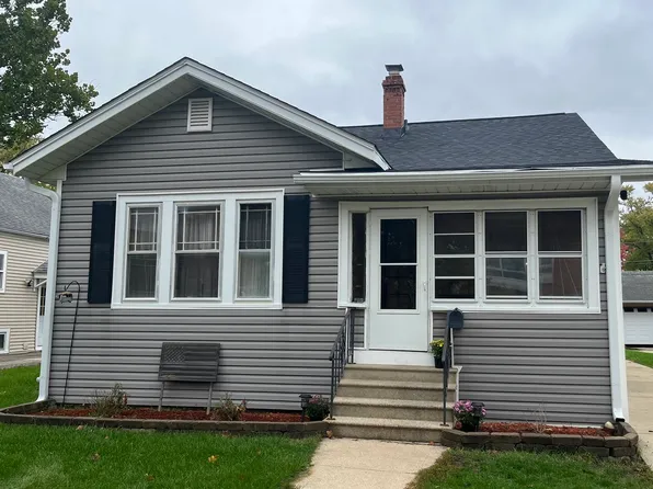 711 Spruce St, Aurora, IL 60506
