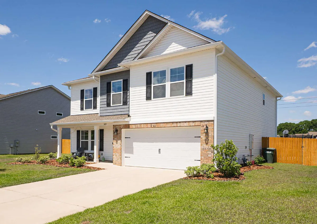 Building Photo - 385 Chesapeake Dr