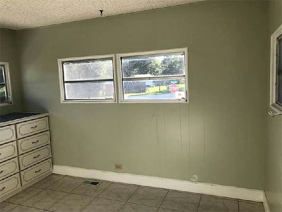 4th image of 1541 Semon Dr #15