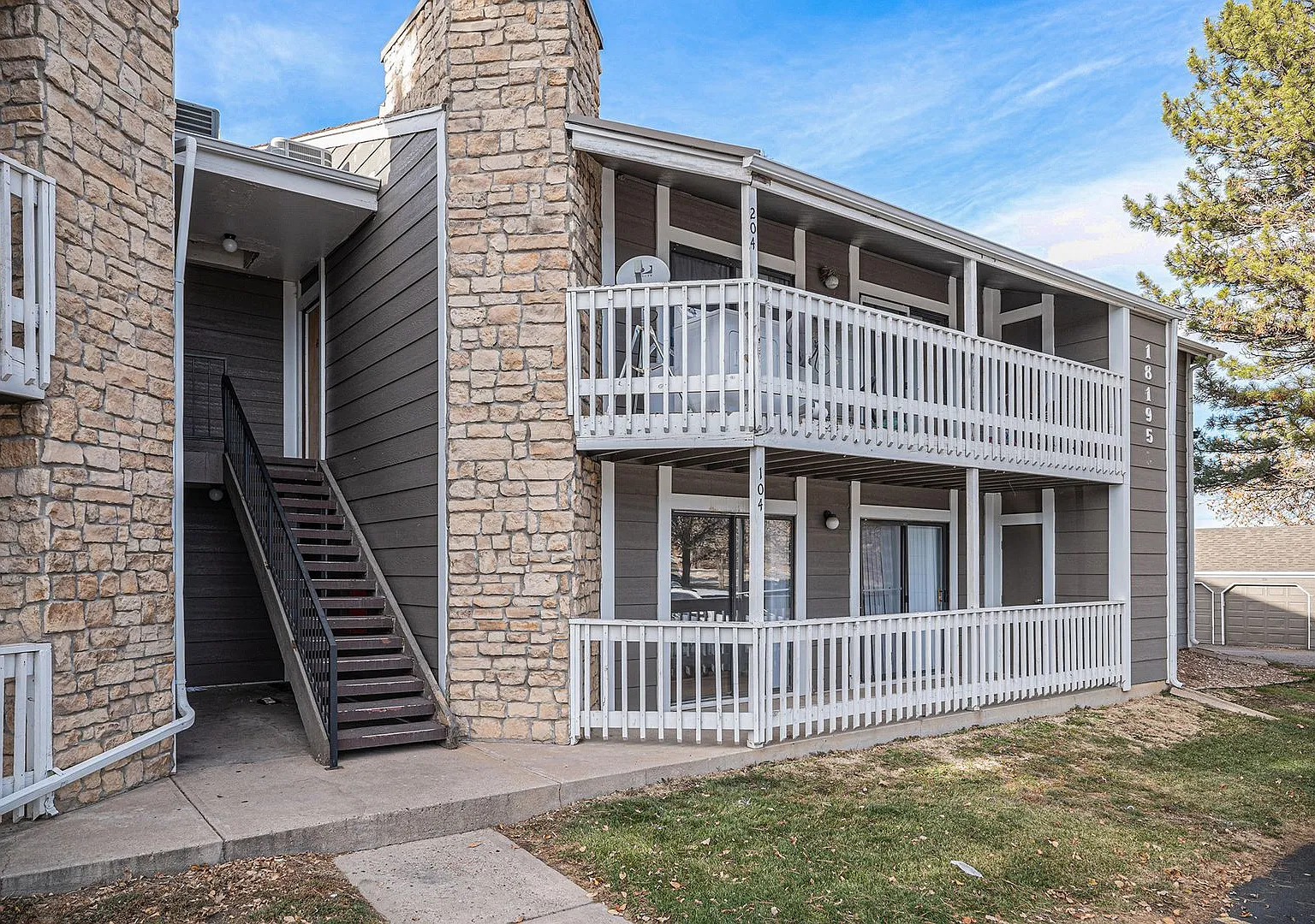 Beautifully Renovated 3-bedroom 2 Bathroom in Robinwood! — Photo 1