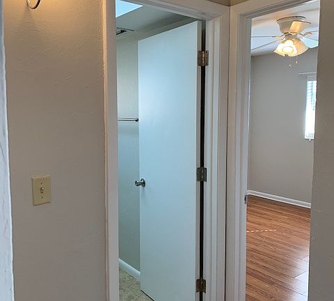 5th image of 1715 SW 34th St