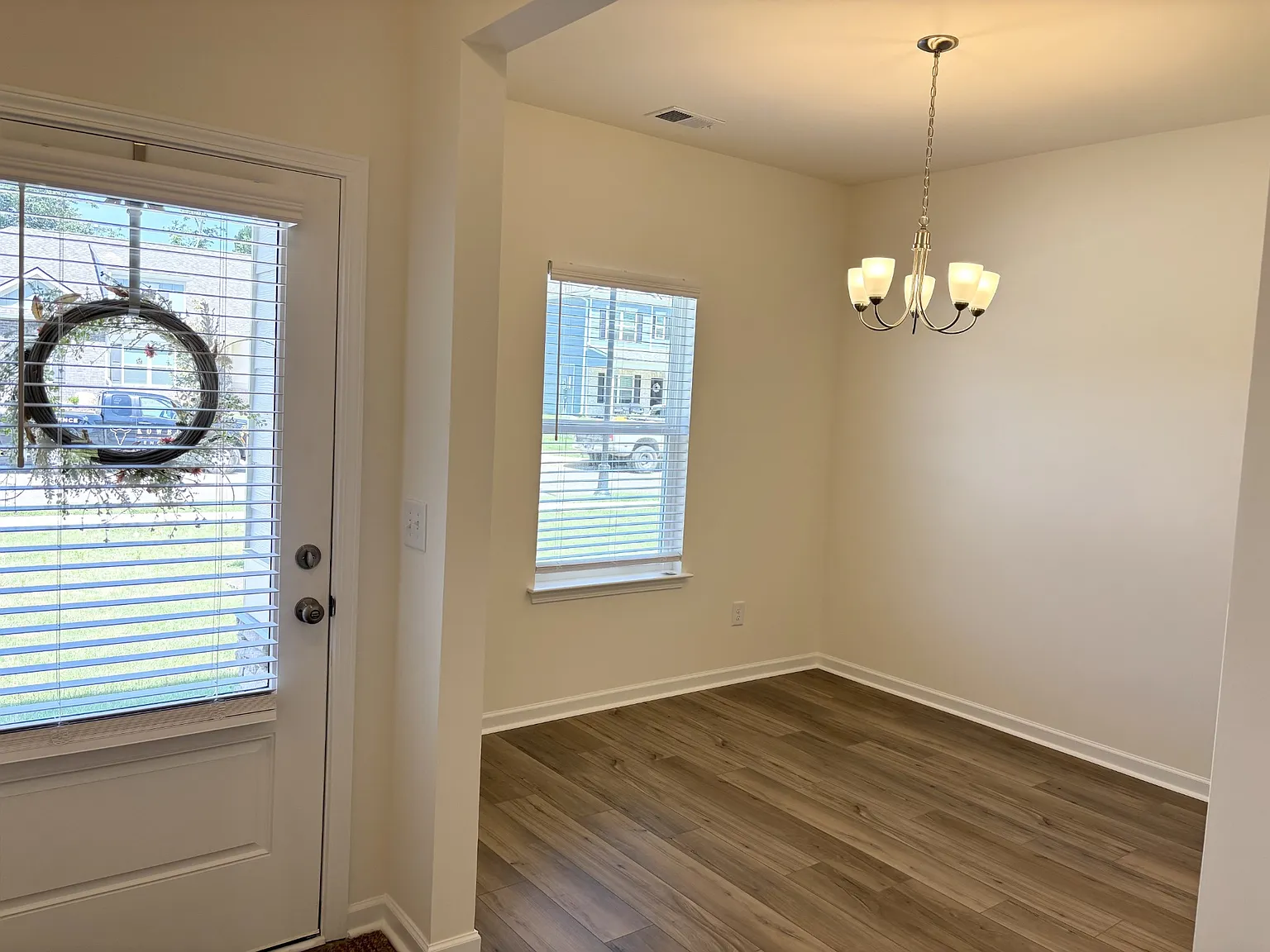 3 bed, 2.5 bath, 2163 sqft, $2,600 — Photo 4
