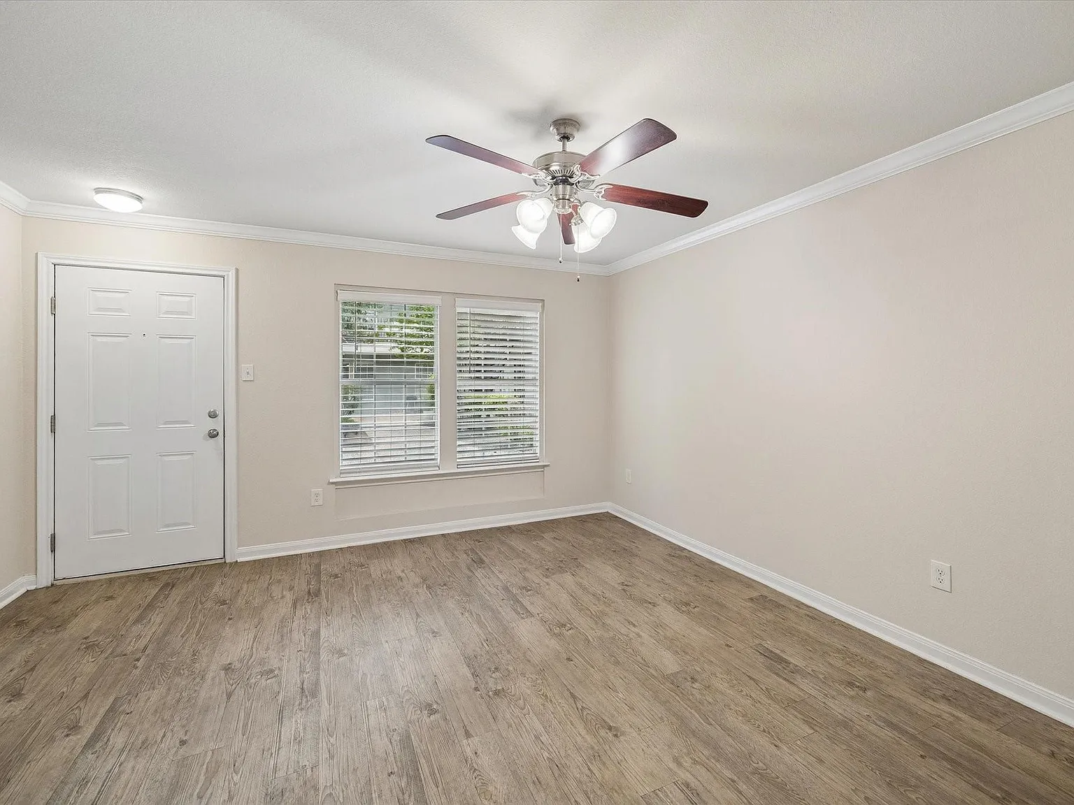 2 bed, 1.0 bath, 820 sqft, $1,395 — Photo 4