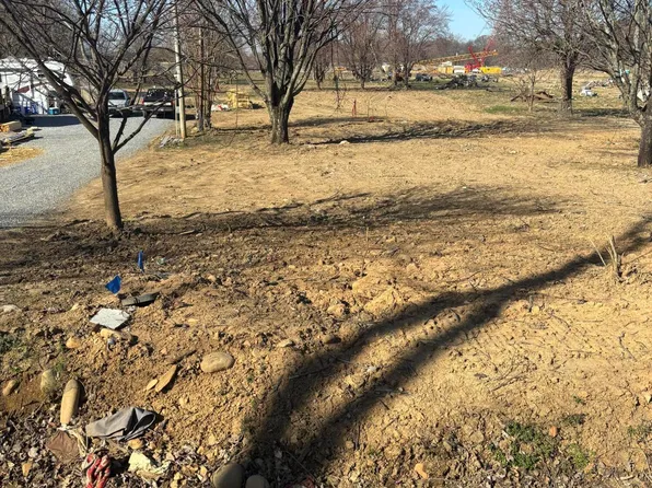 564 A J Willis Rd, Jonesborough, TN 37659