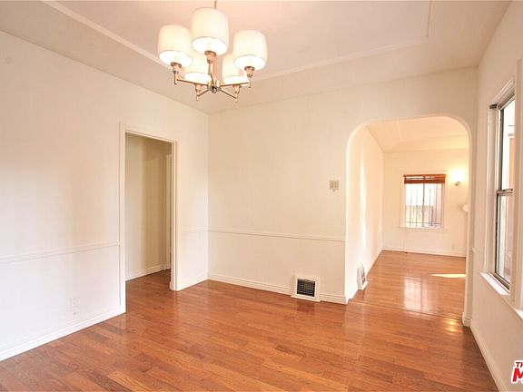 3rd image of 822 S Holt Ave