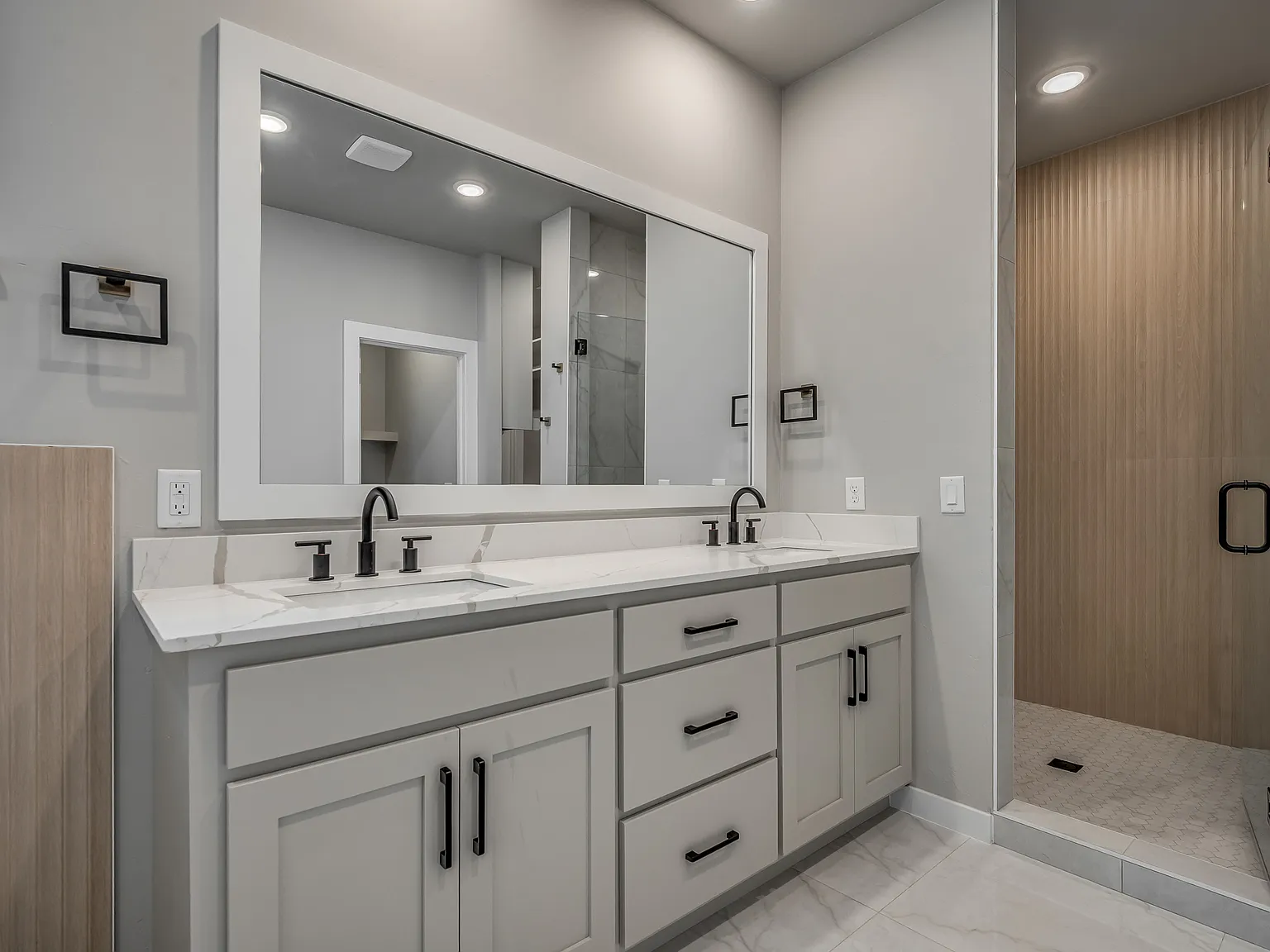 3 bed, 2.5 bath, 1650 sqft, $2,400 — Photo 4
