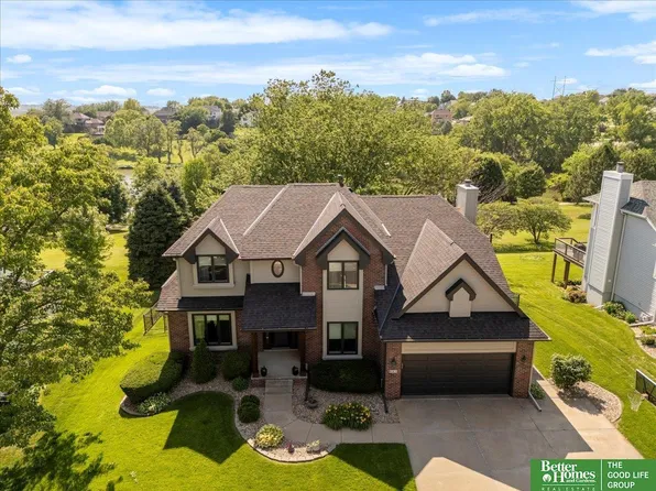 802 N Fillmore St, Papillion, NE 68046