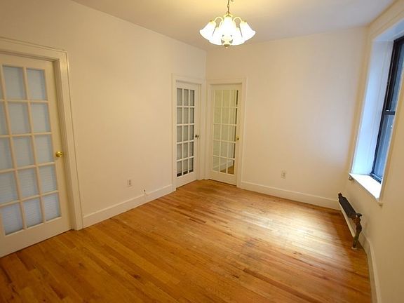 3rd image of 215 W 108th St APT 8