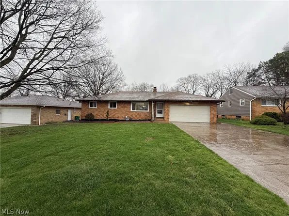 5833 Kuenzer Dr, Seven Hills, OH 44131