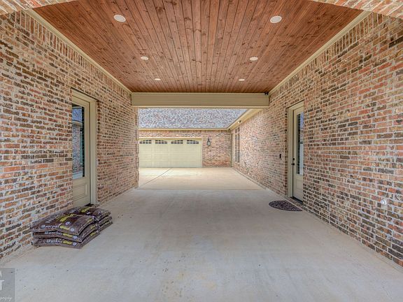 4th image of 301 Grist Mill Dr