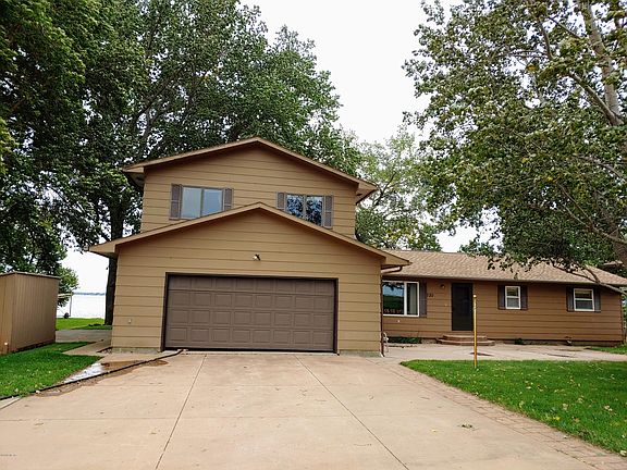 3rd image of 720 N Lake Dr