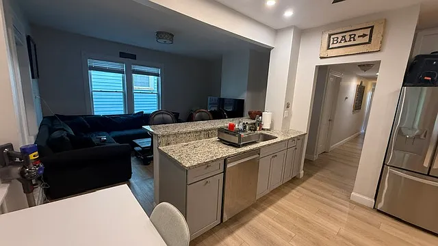 819 E 2nd St #3 — Photo 5