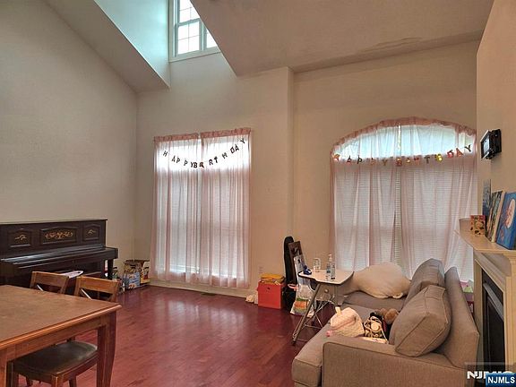 3rd image of 8 A Sweeney Court