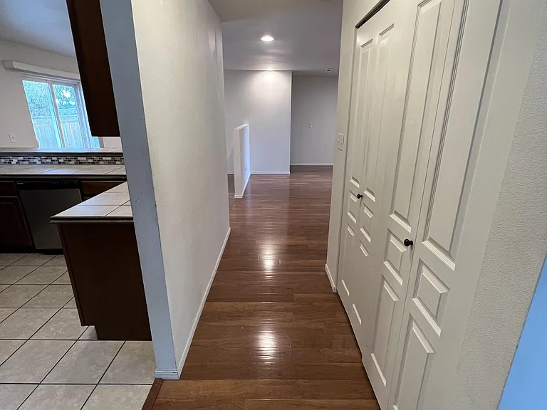 103 E Grand St — Photo 10