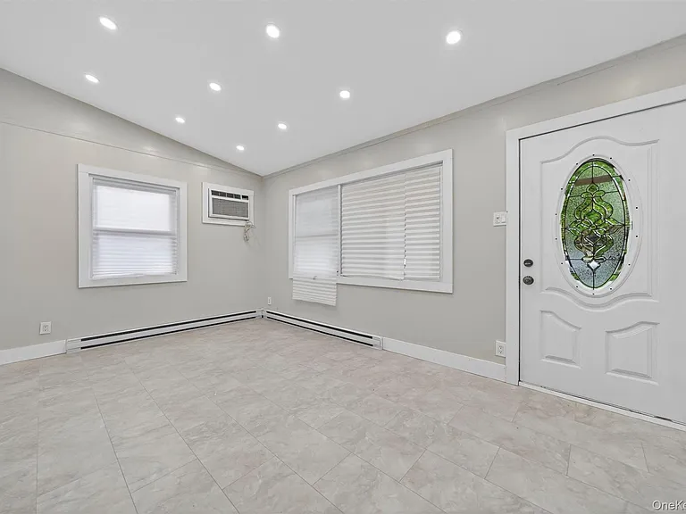 11 Edward Ave — Photo 3