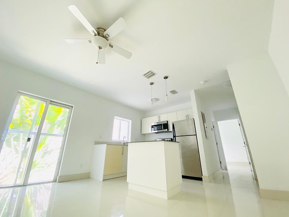 1st image of 6889 Bay Dr #101