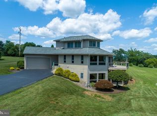 216 Oak Cir, Leesport, PA 19533
