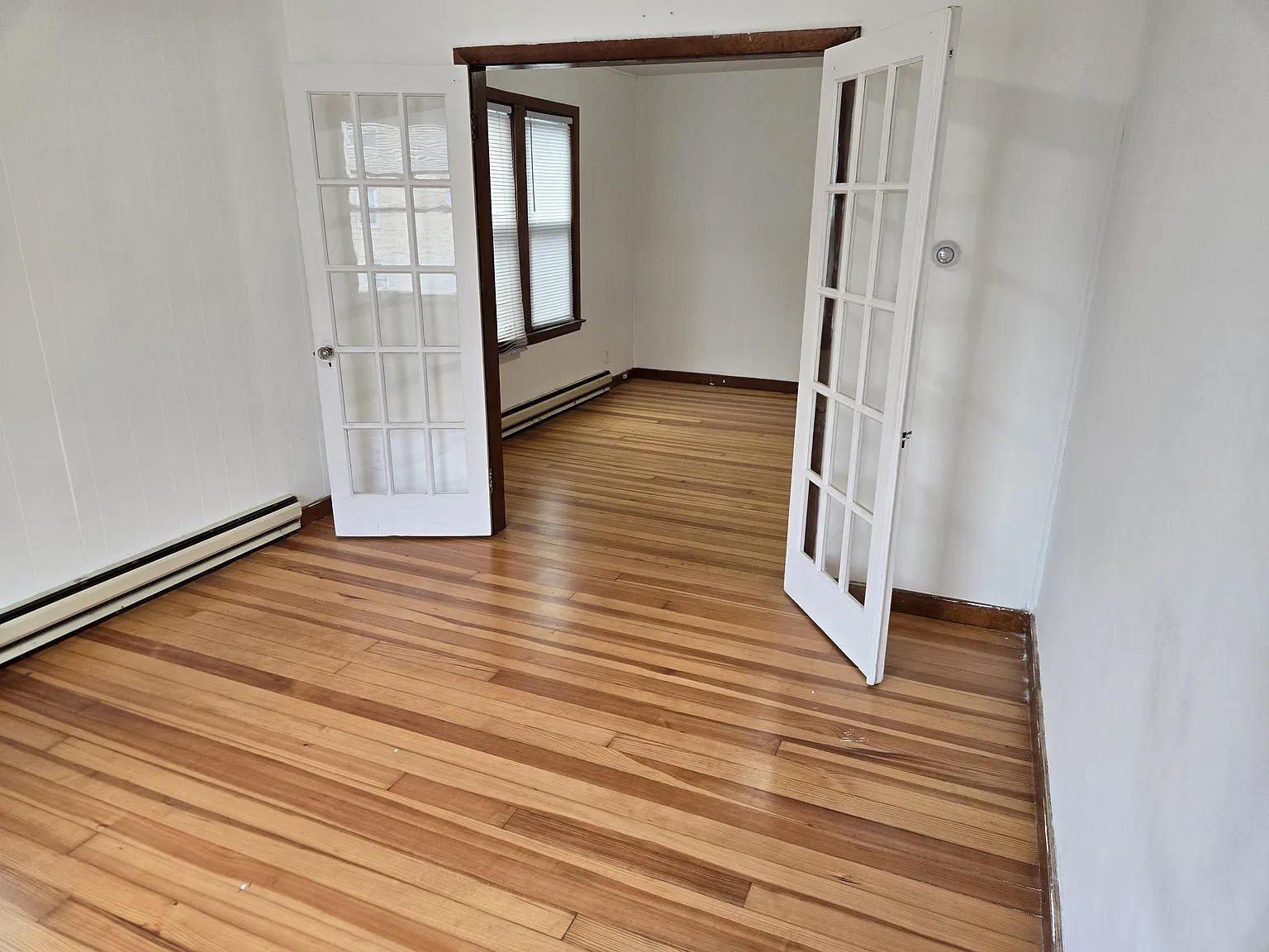 1 bed, 1000 sqft, $1,300 — Photo 3