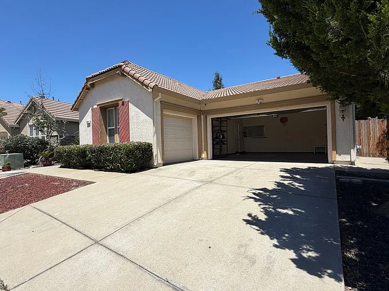 5501 Claudied Way — Photo 2
