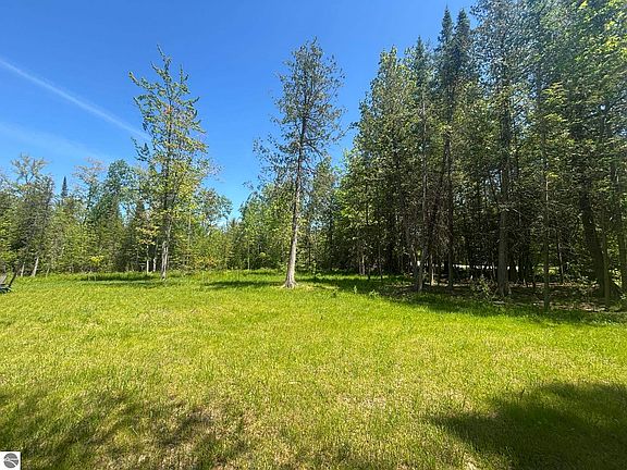 4th image of Birch Pointe Dr