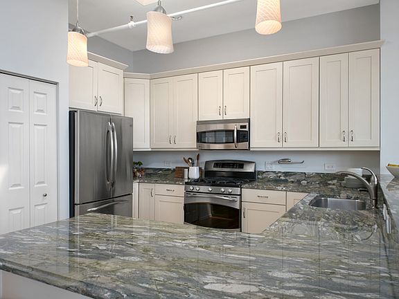 5th image of 1101 W Armitage Ave APT 208