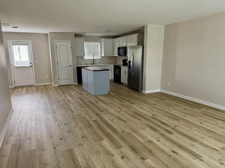 2219 Mason Bee Dr — Photo 2