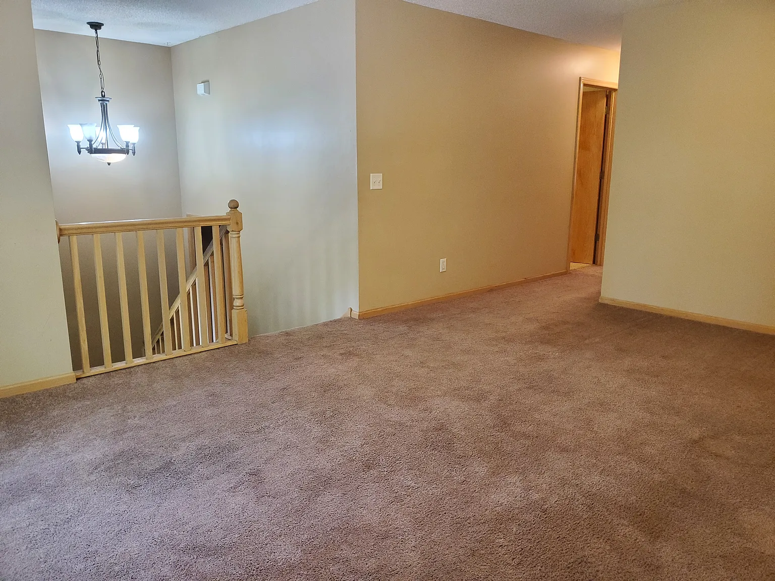 5 bed, 2200 sqft, $2,600 — Photo 4