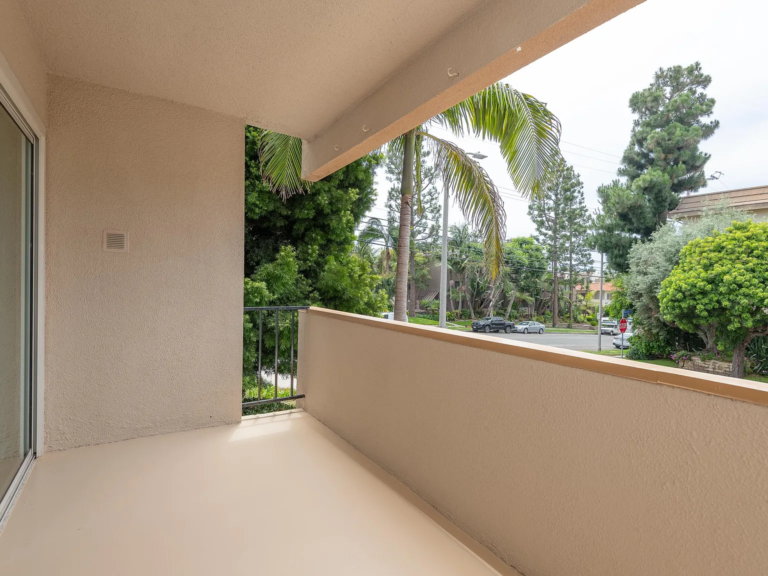2 bed, 1025 sqft, $3,750 — Photo 3