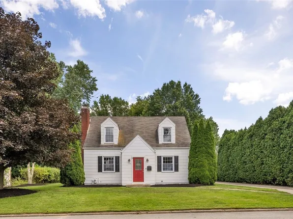 216 Pennsylvania Ave, Zelienople, PA 16063