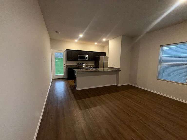 3110 Mesa Dr — Photo 3
