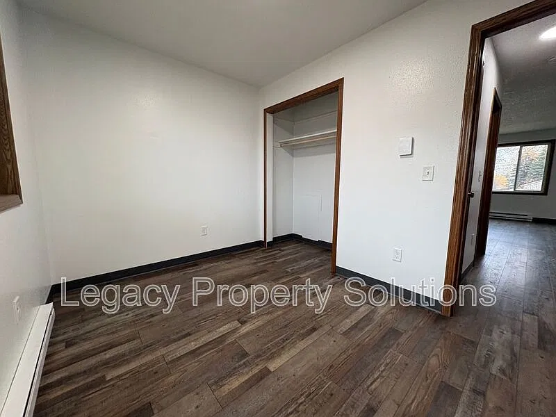 2 bed, 1.0 bath, $975 — Photo 3