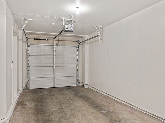 4th image of 18223 NE 95th Way Unit 103