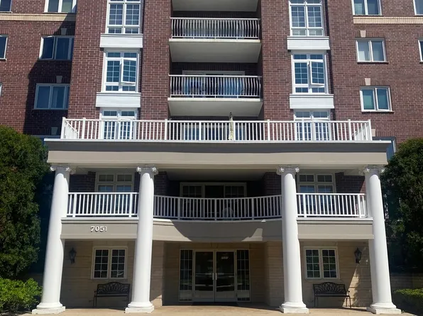 7051 W Touhy Ave APT 308, Niles, IL 60714